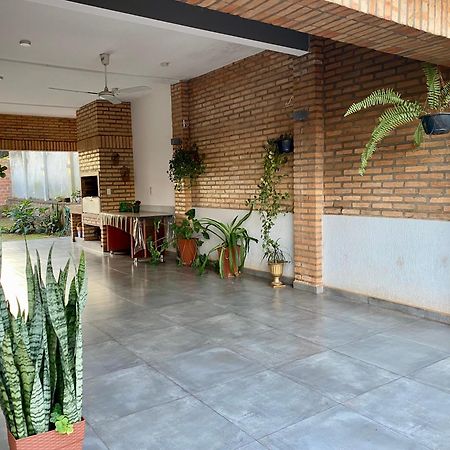 Moderna Y Unica Casa Independiente Con Jardin Y Estacionamiento Ciudad del Este Esterno foto
