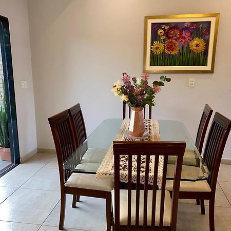 Moderna Y Unica Casa Independiente Con Jardin Y Estacionamiento Ciudad del Este Esterno foto