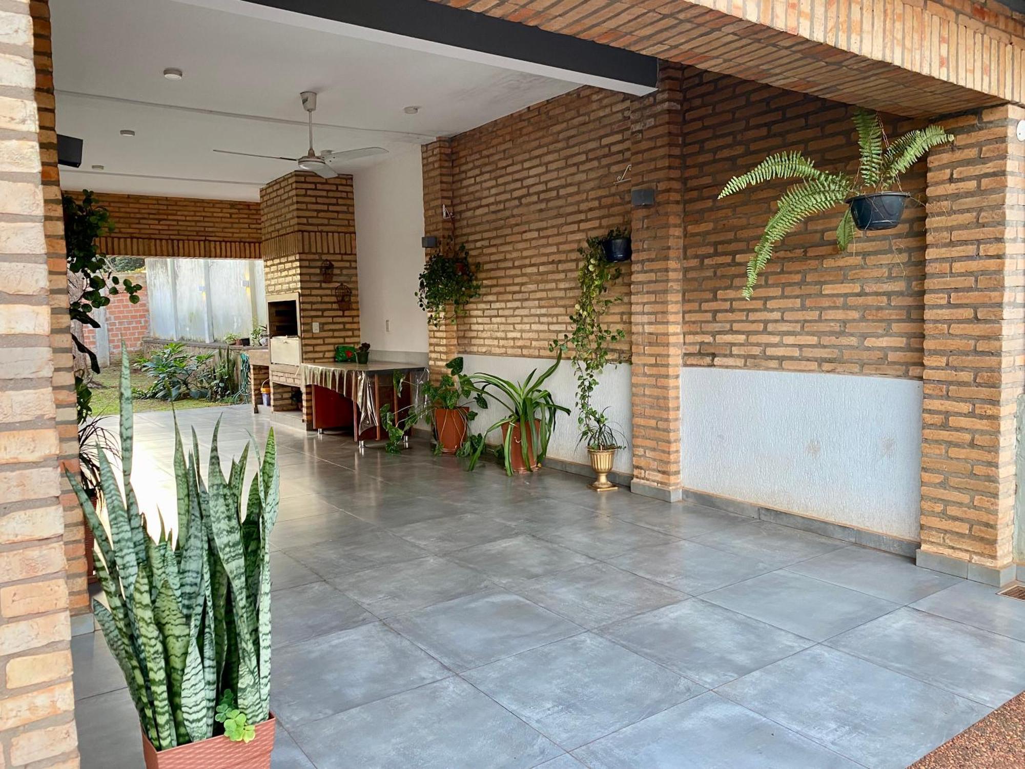 Moderna Y Unica Casa Independiente Con Jardin Y Estacionamiento Ciudad del Este Esterno foto