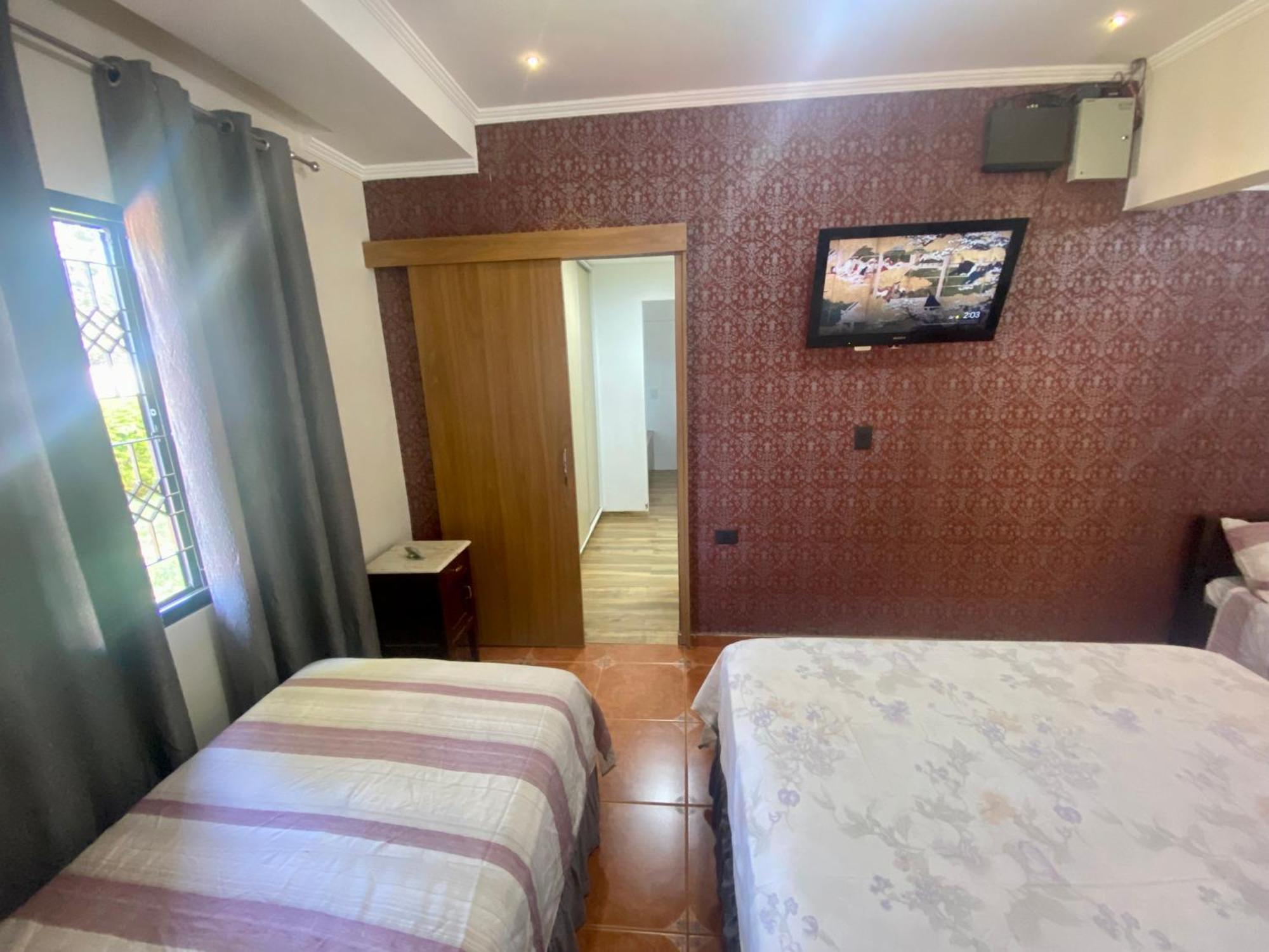 Moderna Y Unica Casa Independiente Con Jardin Y Estacionamiento Ciudad del Este Esterno foto